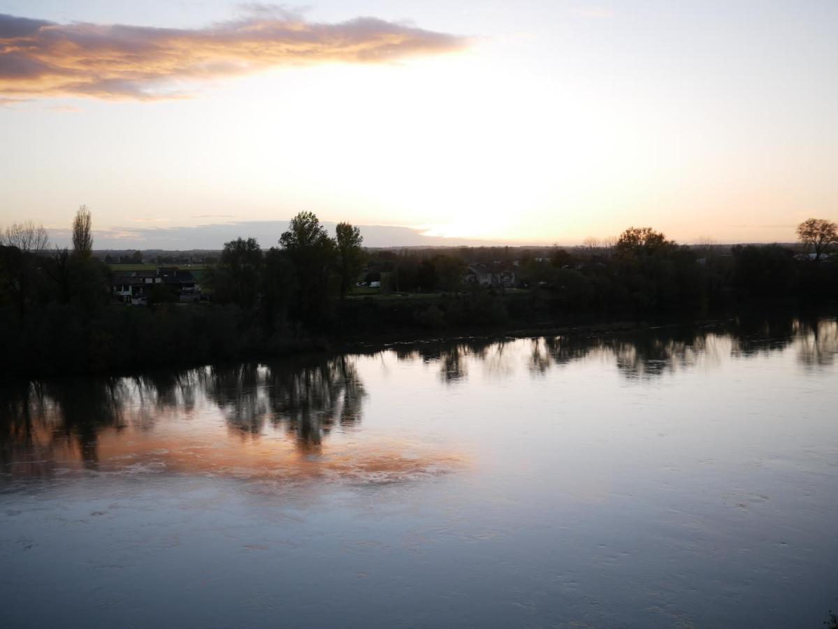 Hotel Restaurant Cote Garonne Le Balcon Des Dames - Tonneins Fauillet Marmande - Vue Panoramique Bord De Garonne Chambres Climatisees Eksteriør billede