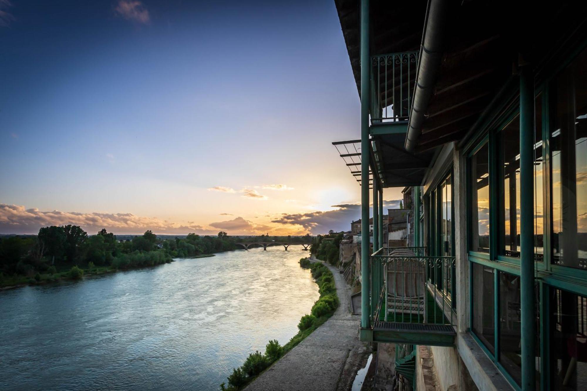 Hotel Restaurant Cote Garonne Le Balcon Des Dames - Tonneins Fauillet Marmande - Vue Panoramique Bord De Garonne Chambres Climatisees Eksteriør billede