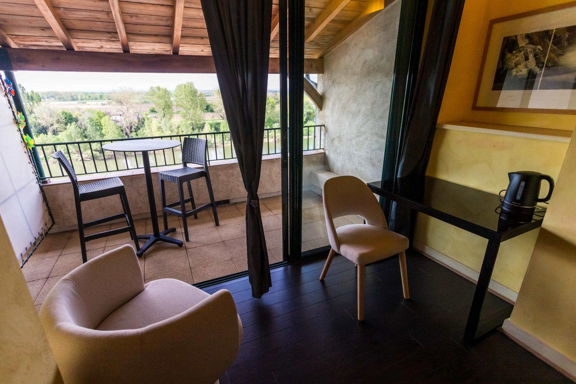 Hotel Restaurant Cote Garonne Le Balcon Des Dames - Tonneins Fauillet Marmande - Vue Panoramique Bord De Garonne Chambres Climatisees Eksteriør billede