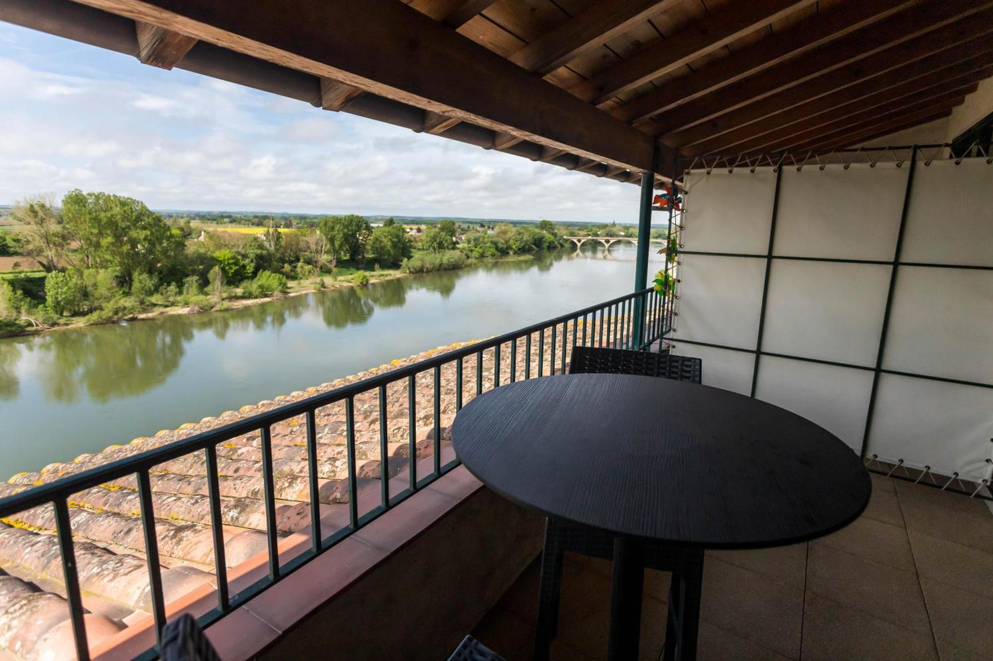 Hotel Restaurant Cote Garonne Le Balcon Des Dames - Tonneins Fauillet Marmande - Vue Panoramique Bord De Garonne Chambres Climatisees Eksteriør billede